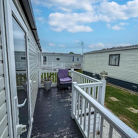 Modern 6 Berth Caravan With Wifi At St Osyth Beach In Essex Ref 28008Pm Клактон-он-Си Экстерьер фото