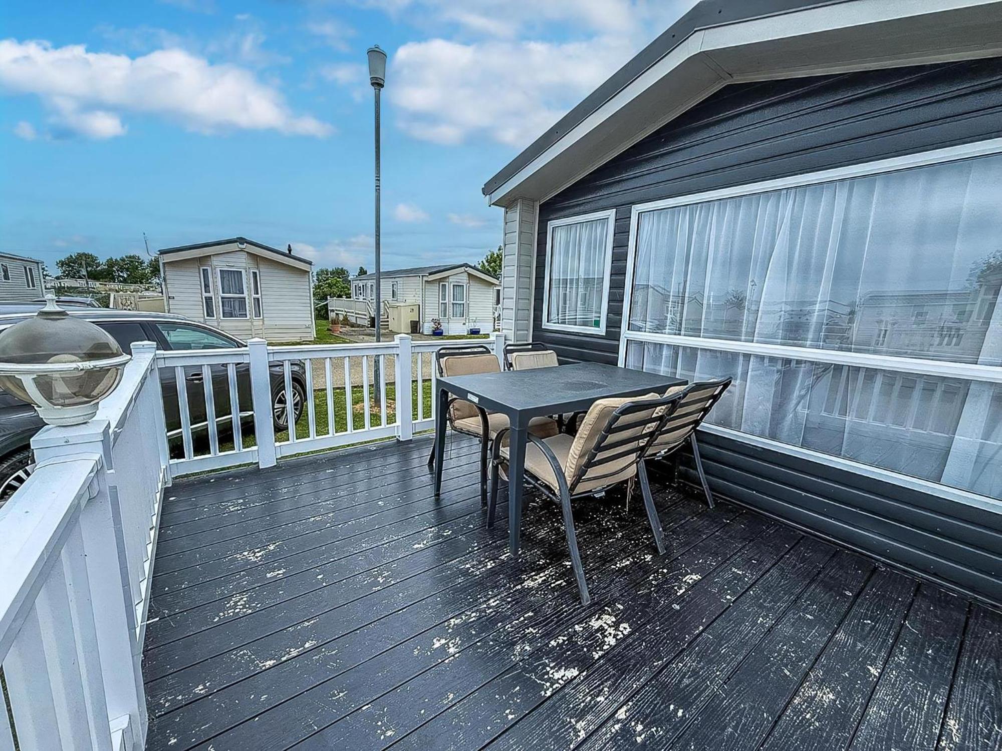 Modern 6 Berth Caravan With Wifi At St Osyth Beach In Essex Ref 28008Pm Клактон-он-Си Экстерьер фото