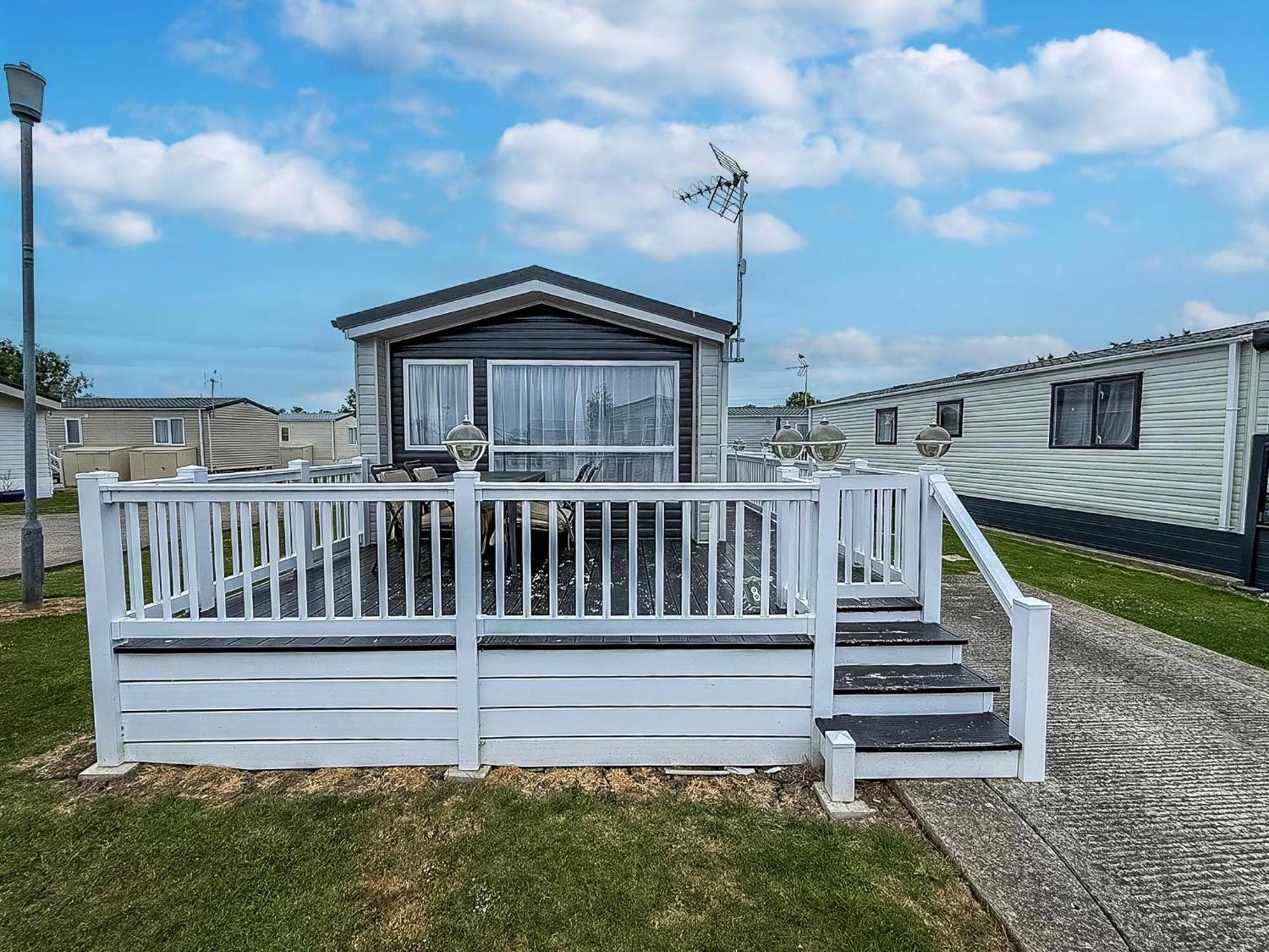 Modern 6 Berth Caravan With Wifi At St Osyth Beach In Essex Ref 28008Pm Клактон-он-Си Экстерьер фото